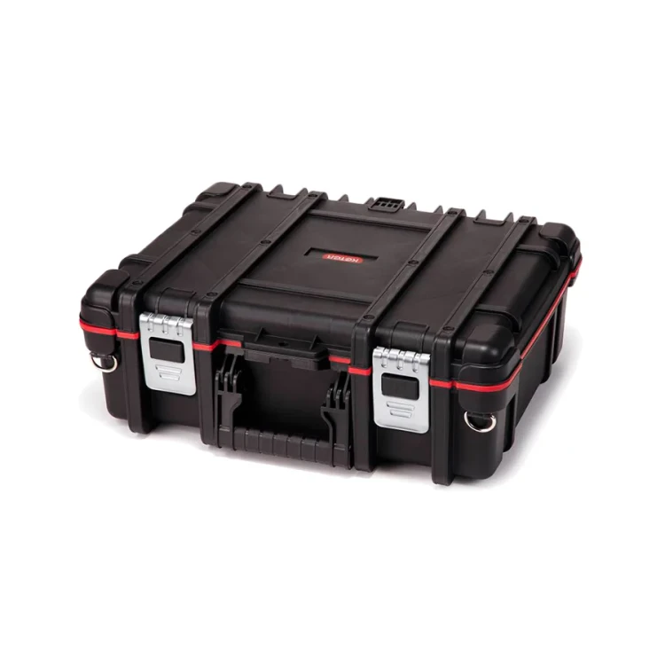 Zamknięta walizka narzędziowa z czarnego tworzywa sztucznego z czerwoną uszczelką i dwoma metalowymi zatrzaskami, widok z przodu i z góry.