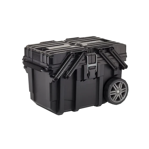 Czarno-szara skrzynka narzędziowa z tworzywa sztucznego, ustawiona pod kątem; zamknięta, z widocznymi dużymi kołami i podwójnym mechanizmem zawiasowym na bokach.