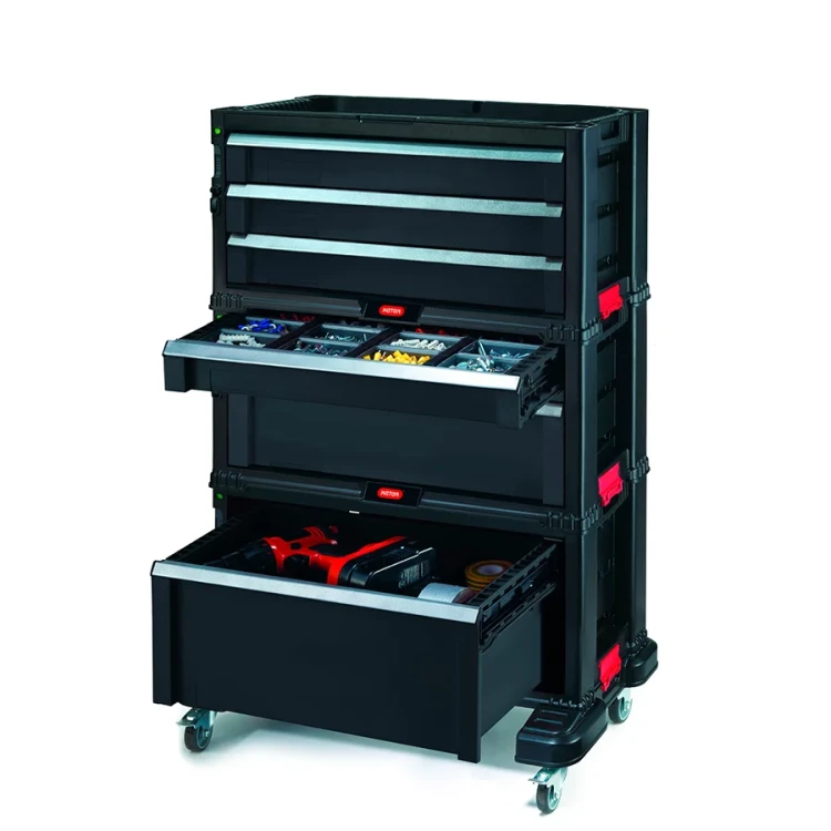 Wysoki, złożony z kilku modułów regał na kółkach z częściowo wysuniętymi szufladami wypełnionymi narzędziami.